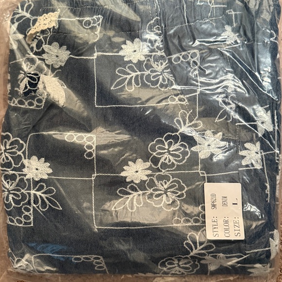 Pol Denim with white embroidered flowers drawstring joggers NEW SZ LARGE - Picture 3 of 4